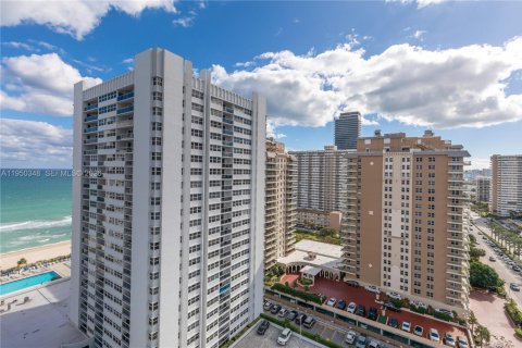 Снять в аренду кондоминиум в Халландейл-Бич, Флорида 3 спальни, 180.23м2, № 2005914 - фото 26