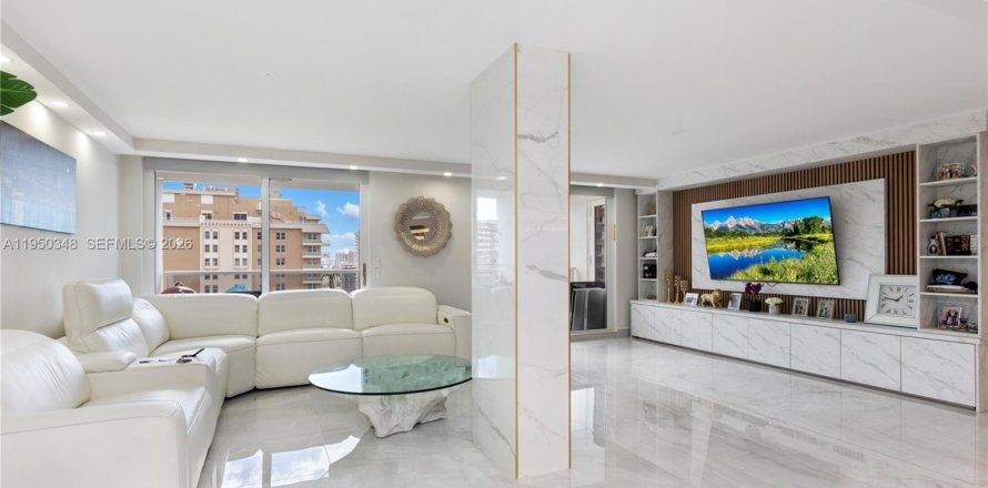 Кондоминиум с 3 спальнями в Халландейл-Бич, Флорида № 2005914