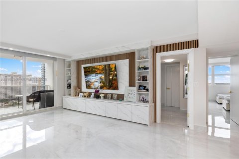 Снять в аренду кондоминиум в Халландейл-Бич, Флорида 3 спальни, 180.23м2, № 2005914 - фото 2