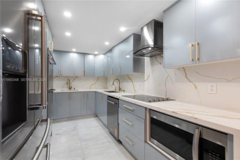 Снять в аренду кондоминиум в Халландейл-Бич, Флорида 3 спальни, 180.23м2, № 2005914 - фото 8