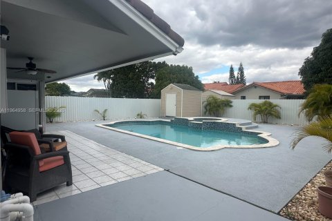 House in Miami, Florida 3 bedrooms, 127.93 sq.m. № 2081161 - photo 3