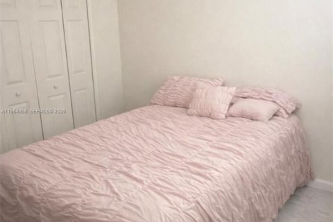 House in Miami, Florida 3 bedrooms, 127.93 sq.m. № 2081161 - photo 15
