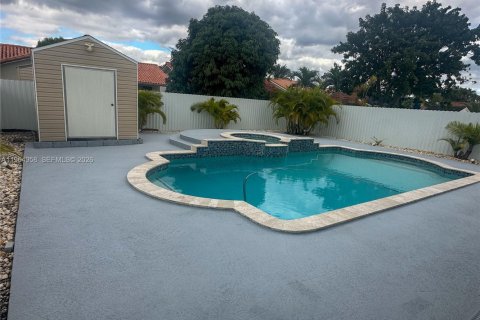 House in Miami, Florida 3 bedrooms, 127.93 sq.m. № 2081161 - photo 2