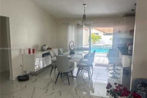 House in Miami, Florida 3 bedrooms, 127.93 sq.m. № 2081161 - photo 9