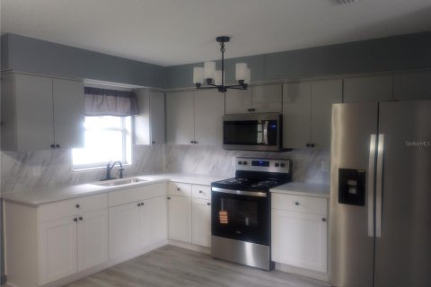 House in Dunnellon, Florida 3 bedrooms, 98.85 sq.m. № 2092049 - photo 4