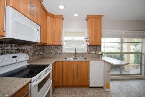 Villa ou maison à vendre à Fort Myers, Floride: 2 chambres, 98.94 m2 № 1954276 - photo 7