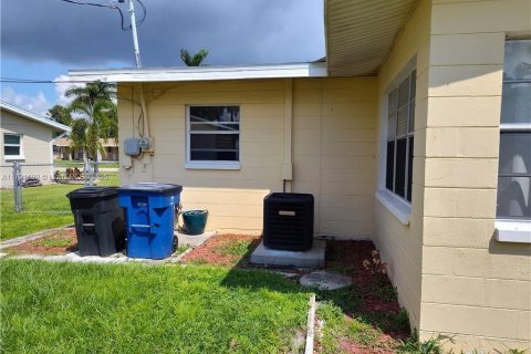 Villa ou maison à vendre à Fort Myers, Floride: 2 chambres, 98.94 m2 № 1954276 - photo 29