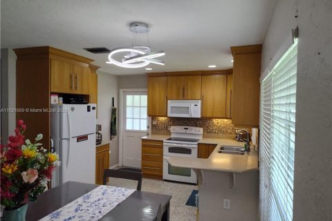 Villa ou maison à vendre à Fort Myers, Floride: 2 chambres, 98.94 m2 № 1954276 - photo 9