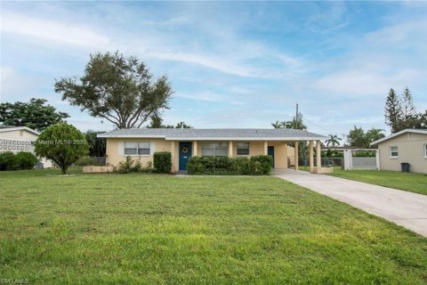 Villa ou maison à vendre à Fort Myers, Floride: 2 chambres, 98.94 m2 № 1954276 - photo 1