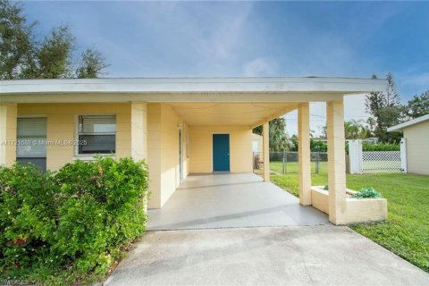 Villa ou maison à vendre à Fort Myers, Floride: 2 chambres, 98.94 m2 № 1954276 - photo 23