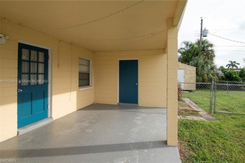 Villa ou maison à vendre à Fort Myers, Floride: 2 chambres, 98.94 m2 № 1954276 - photo 25