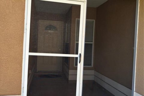 Villa ou maison à louer à Brandon, Floride: 4 chambres, 140 m2 № 2386632 - photo 2