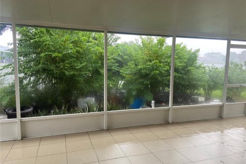 Villa ou maison à louer à Brandon, Floride: 4 chambres, 140 m2 № 2386632 - photo 6
