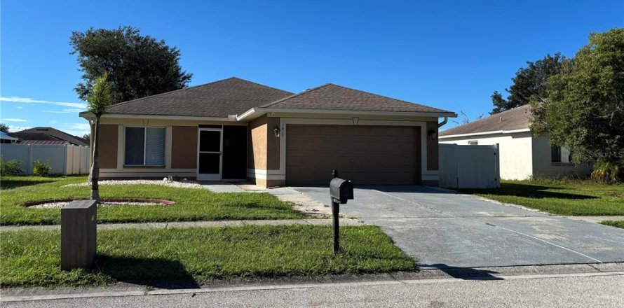 Villa ou maison à Brandon, Floride 4 chambres, 140 m2 № 2386632