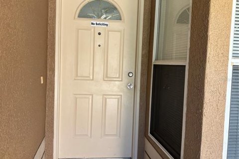 Villa ou maison à louer à Brandon, Floride: 4 chambres, 140 m2 № 2386632 - photo 3