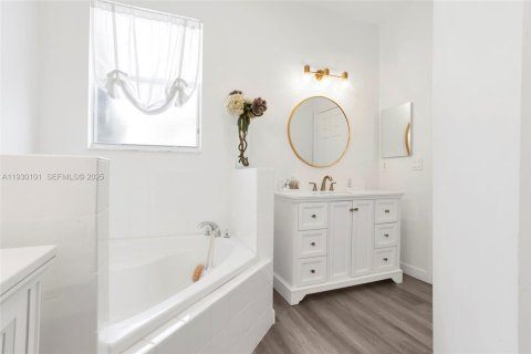 Снять в аренду таунхаус в Майами, Флорида 4 спальни, 163.32м2, № 1989330 - фото 19