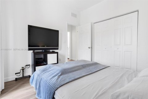 Снять в аренду таунхаус в Майами, Флорида 4 спальни, 163.32м2, № 1989330 - фото 25