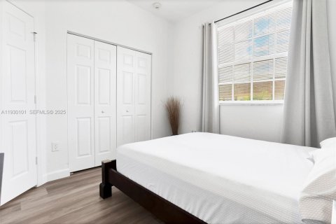 Снять в аренду таунхаус в Майами, Флорида 4 спальни, 163.32м2, № 1989330 - фото 23