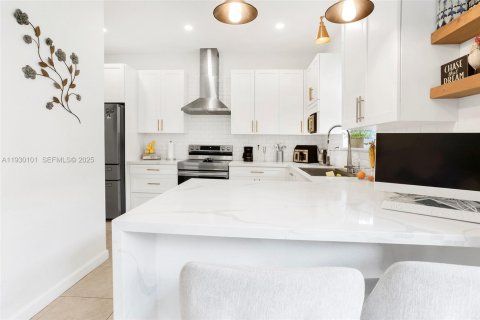 Снять в аренду таунхаус в Майами, Флорида 4 спальни, 163.32м2, № 1989330 - фото 13