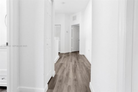 Снять в аренду таунхаус в Майами, Флорида 4 спальни, 163.32м2, № 1989330 - фото 21