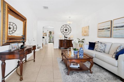 Снять в аренду таунхаус в Майами, Флорида 4 спальни, 163.32м2, № 1989330 - фото 3