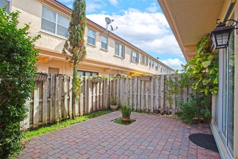 Снять в аренду таунхаус в Майами, Флорида 4 спальни, 163.32м2, № 1989330 - фото 30