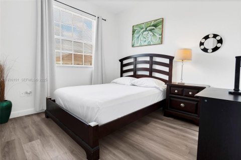 Снять в аренду таунхаус в Майами, Флорида 4 спальни, 163.32м2, № 1989330 - фото 22