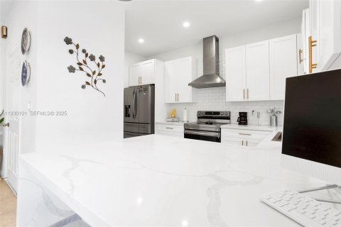 Снять в аренду таунхаус в Майами, Флорида 4 спальни, 163.32м2, № 1989330 - фото 11