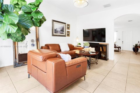 Снять в аренду таунхаус в Майами, Флорида 4 спальни, 163.32м2, № 1989330 - фото 7