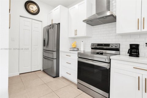 Снять в аренду таунхаус в Майами, Флорида 4 спальни, 163.32м2, № 1989330 - фото 12