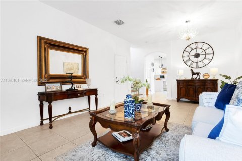 Снять в аренду таунхаус в Майами, Флорида 4 спальни, 163.32м2, № 1989330 - фото 4