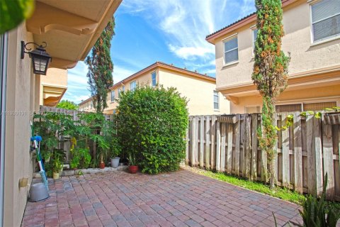 Снять в аренду таунхаус в Майами, Флорида 4 спальни, 163.32м2, № 1989330 - фото 29