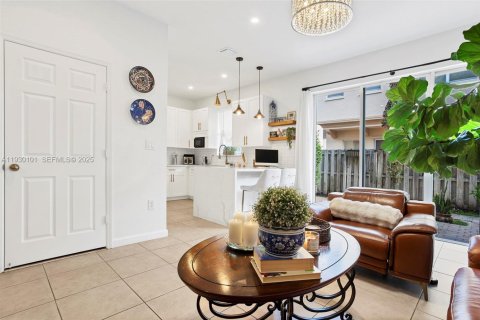 Снять в аренду таунхаус в Майами, Флорида 4 спальни, 163.32м2, № 1989330 - фото 9