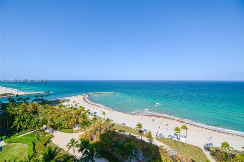 Condominio en venta en Bal Harbour, Florida, 2 dormitorios, 130.71 m2 № 2002367 - foto 5