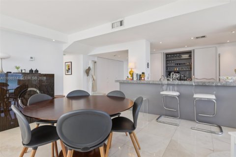 Copropriété à vendre à Bal Harbour, Floride: 2 chambres, 130.71 m2 № 2002367 - photo 17