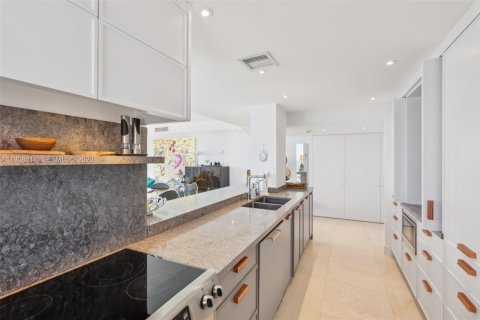 Copropriété à vendre à Bal Harbour, Floride: 2 chambres, 130.71 m2 № 2002367 - photo 24