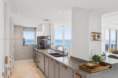 Copropriété à vendre à Bal Harbour, Floride: 2 chambres, 130.71 m2 № 2002367 - photo 23