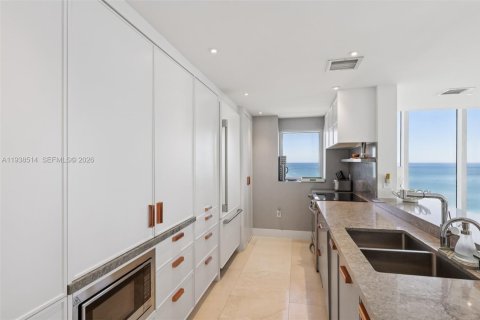 Copropriété à vendre à Bal Harbour, Floride: 2 chambres, 130.71 m2 № 2002367 - photo 22