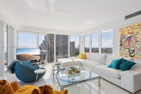 Condominio en venta en Bal Harbour, Florida, 2 dormitorios, 130.71 m2 № 2002367 - foto 2