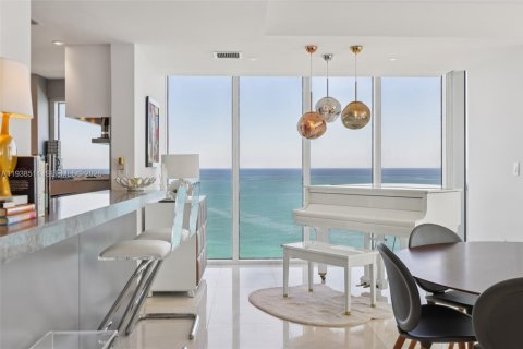 Condominio en venta en Bal Harbour, Florida, 2 dormitorios, 130.71 m2 № 2002367 - foto 3