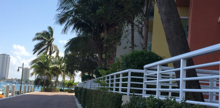 Condo in West Palm Beach, Florida, 2 bedrooms  № 1182646
