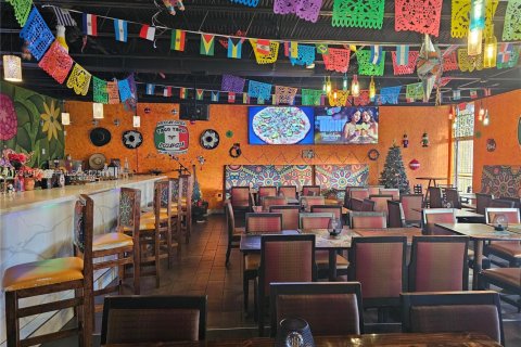 Commercial property in Hollywood, Florida № 1990927 - photo 2