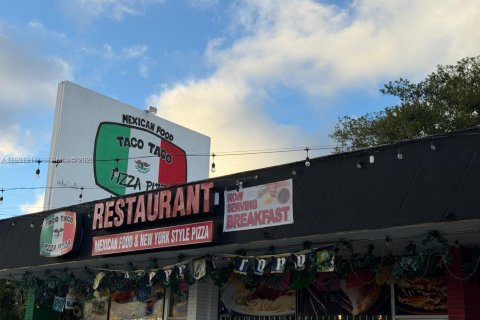 Commercial property in Hollywood, Florida № 1990927