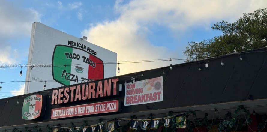 Commercial property in Hollywood, Florida № 1990927