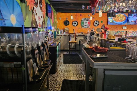 Commercial property in Hollywood, Florida № 1990927 - photo 5