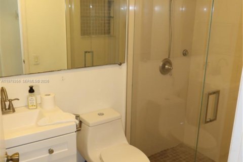 House in Miami, Florida 3 bedrooms, 179.67 sq.m. № 2046045 - photo 26