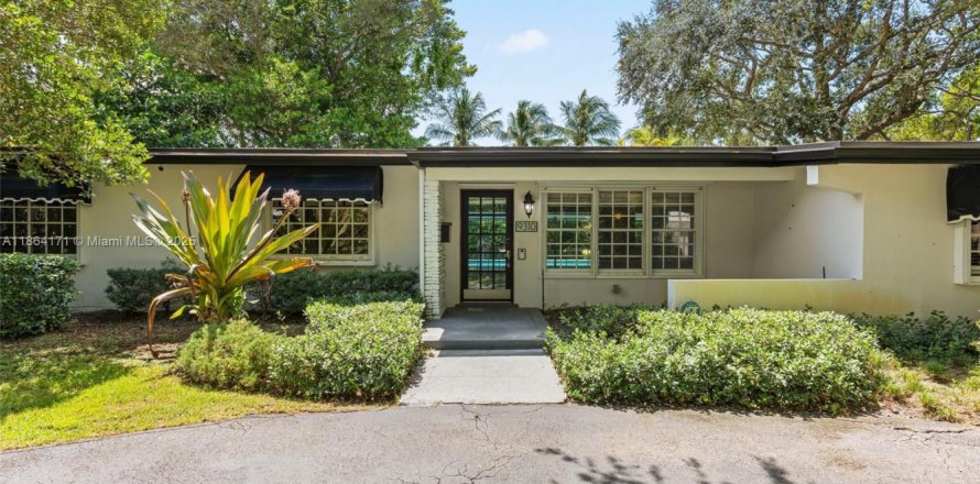 Villa ou maison à Pinecrest, Floride 3 chambres, 144.93 m2 № 1893050