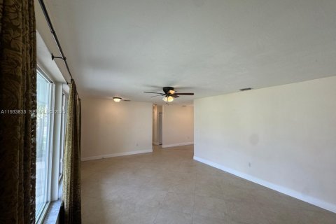 Casa en alquiler en Cutler Bay, Florida, 3 dormitorios, 154.96 m2 № 1992072 - foto 4