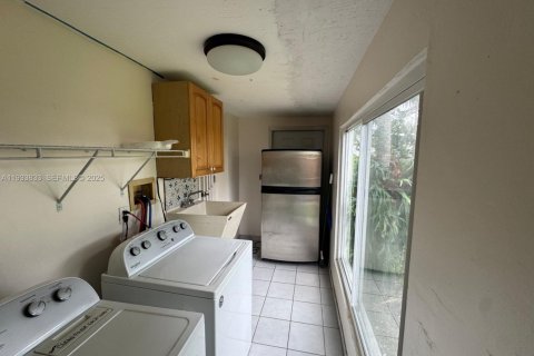 Casa en alquiler en Cutler Bay, Florida, 3 dormitorios, 154.96 m2 № 1992072 - foto 14