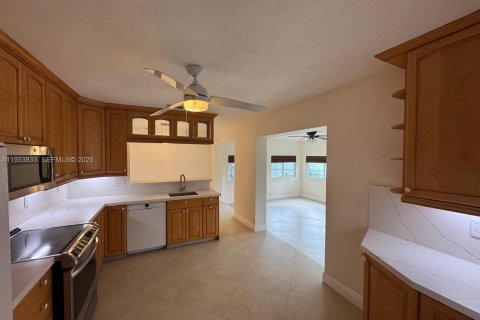 Casa en alquiler en Cutler Bay, Florida, 3 dormitorios, 154.96 m2 № 1992072 - foto 10
